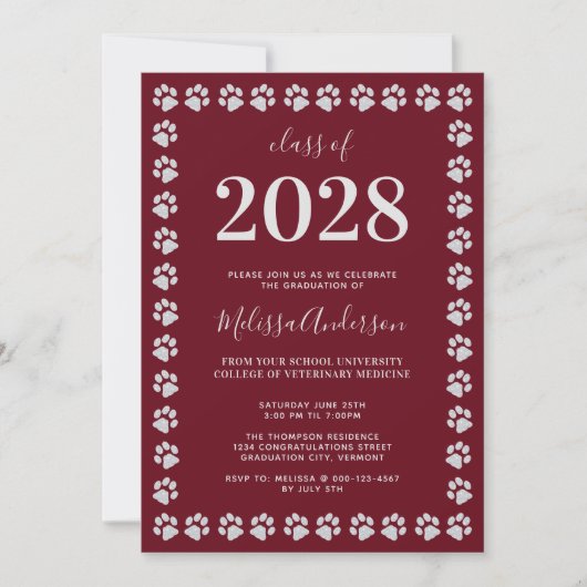 Burgundy Silver Paw Prints Afstuderen Invitation Kaart (Voorkant)