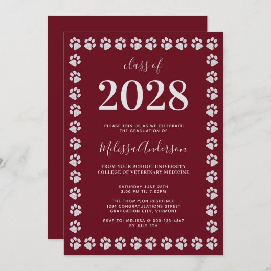 Burgundy Silver Paw Prints Afstuderen Invitation Kaart (Voorkant / Achterkant)