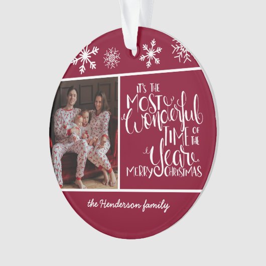 Burgundy Snowflake Geweldige tijd van het Jaar Ornament (voorkant)