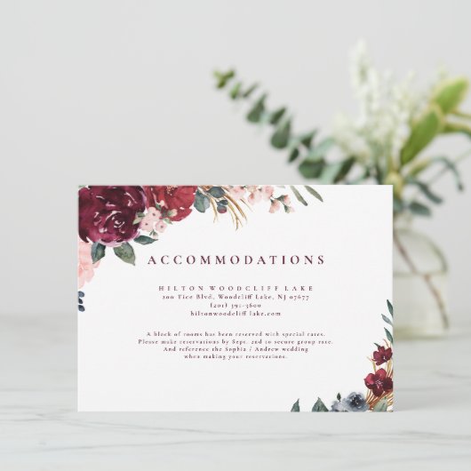Burgundy waterverf boho florale accommodatie informatiekaartje (Staand voorkant)