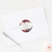 Burgundy waterverf floral rustige boho bruiloft ronde sticker (Envelop)