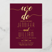 Burgundy "We do" scriptkalligrafie bruiloft F Folie Uitnodiging (Voorkant)