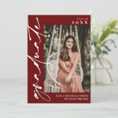 Burgundy White Calligraphy Photo Afstuderen Kaart (Staand voorkant)