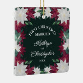 Burgundy White Poinsettias Eerste Kersthuwelijk Keramisch Ornament (Rechts)