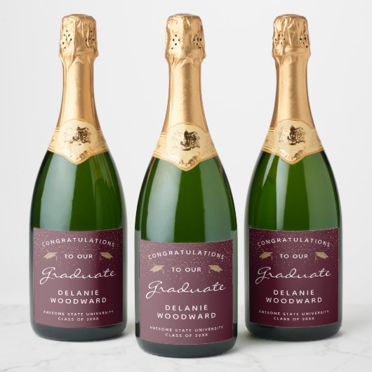 Burgundy White Script Gold Pet Afstuderen Sparkling Wijnetiket (Flessen)