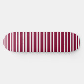 Burgundy White Stripes Seamless Pattern Persoonlijk Skateboard (Horizontaal)