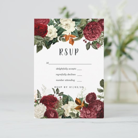 Burgundy Wine Red Floral Wedding RSVP Kaartje (Staand voorkant)