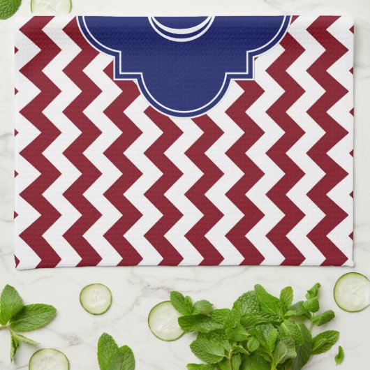 Burgundy Wine, White Chevron Zig-Zag Navy Monogram Theedoek (Gevouwen)