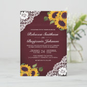 Burgundy Wood Lace Sunflower QR Code Weddenschap Kaart (Staand voorkant)