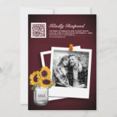 Burgundy Wood Lace Sunflower QR Code Weddenschap Kaart (Achterkant)