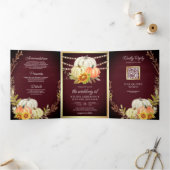 Burgundy Wood Sunflower Pumpkin QR Code Weddenscha Drieluik Uitnodiging (Binnen)
