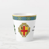 Burke Irish Shield & Tartan gepersonaliseerd Latte Mok (Voorkant)
