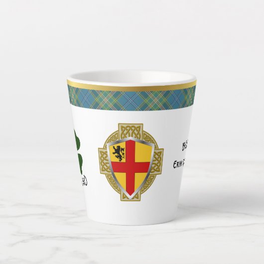 Burke Irish Shield & Tartan gepersonaliseerd Latte Mok (Voorkant)