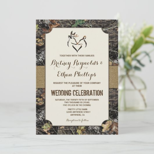 Burlap + Deer Hunting Camo Wedding Invitations Kaart (Staand voorkant)