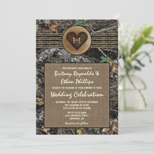 Burlap + gesneden hart Camo bruiloft uitnodigingen (Staand voorkant)
