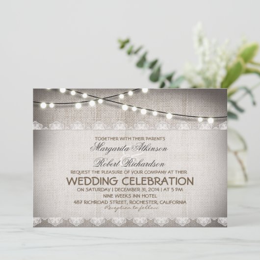 Burlap Kant String Lights Rustieke bruiloft uitnod Kaart (Staand voorkant)