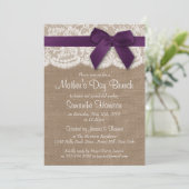 Burlap, Lace en Paarse Bow Moederdag Brunch Kaart (Staand voorkant)