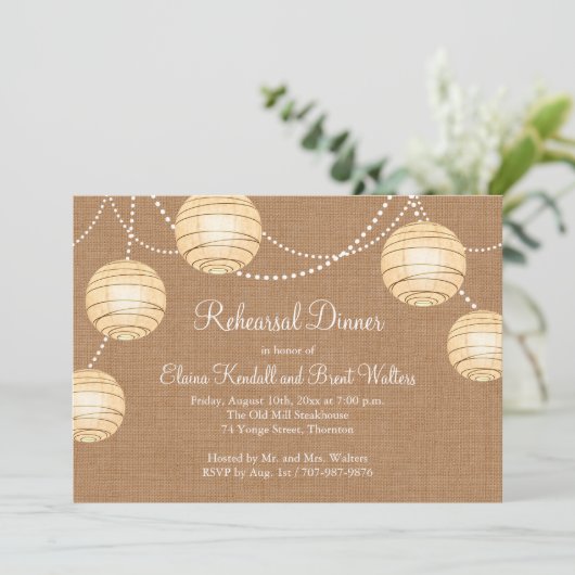 Burlap Party Lantern Rehearsal Dinner Invitation Kaart (Staand voorkant)