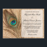 Burlap Peacock Feather Wedding Invitation Kaart<br><div class="desc">Een bijtende burlap en pauw veer,  de huwelijksuitnodiging. Eenvoudig aan te passen met uw gebeurtenisgegevens. Design zijn platte grafische kaarten — NIET WERKELIJK BURLAP OF VERDER.</div>