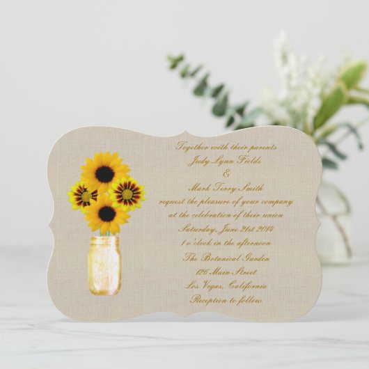 Burlap Rustic Yellow Mason Jar Wedding Invitation Kaart (Staand voorkant)