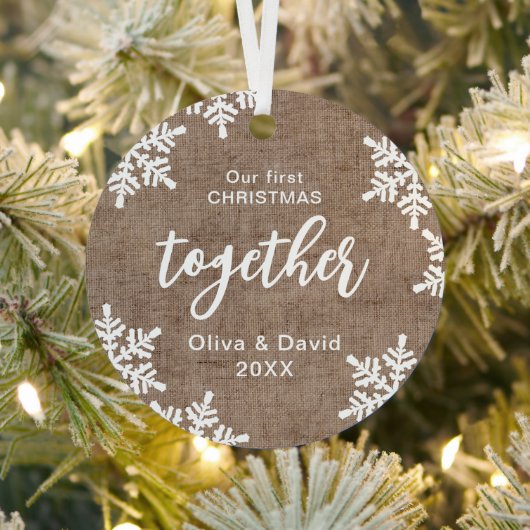 Burlap Snowflakes maakt ons eerste kerstfeest same Metalen Ornament (Insitu)