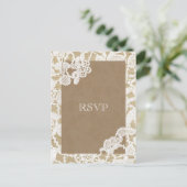 Burlap & Wit Bloemen Kant Rustieke Bruiloft RSVP Uitnodiging Briefkaart (Staand voorkant)