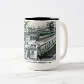 Burlington Zephyr Train Tweekleurige Koffiemok (Voorkant rechts)