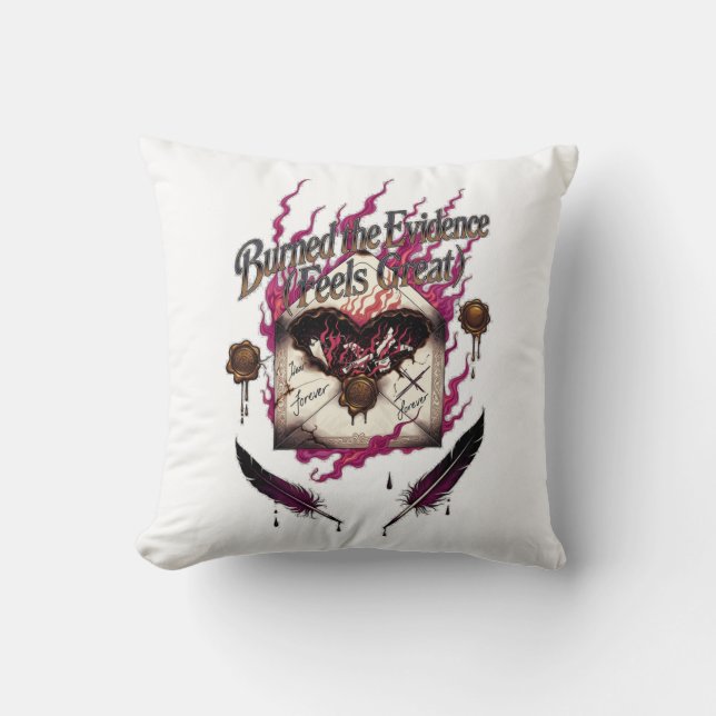 Burned the Evidence Feels Great T-Shirt | Charred  Kussen (Voorkant)