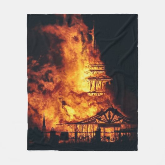 Burning Church Fleece Blanket (Voorkant)