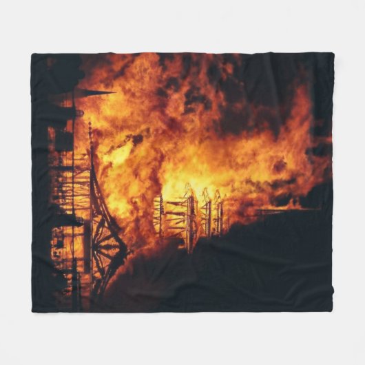 Burning Church Fleece Blanket (Voorkant (Horizontaal))