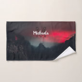 Burning clouds, fog and mountains monogram in sky bad handdoek (Handdoek)