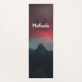 Burning clouds, fog and mountains monogram in sky yogamat (Achterkant)
