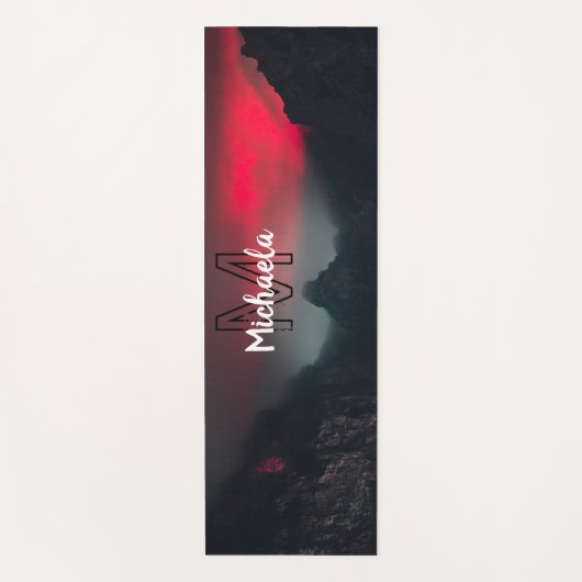 Burning clouds, fog and mountains monogram in sky yogamat (Voorkant)