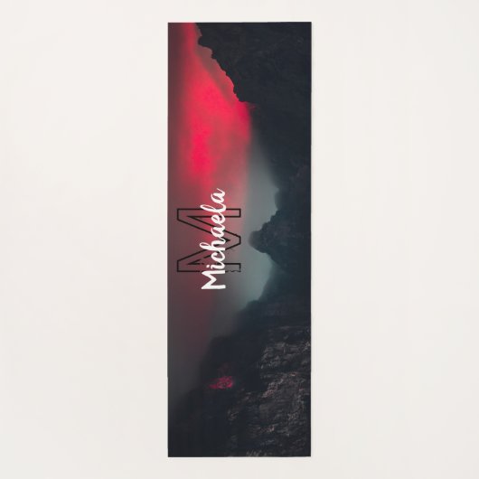 Burning clouds, fog and mountains monogram in sky yogamat (Achterkant)