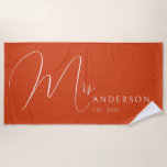 Burnt Orange Newlyweds Name Personalized Honeymoon Strandlaken<br><div class="desc">Celebrate your love in style with this personalized beach towel for adults, featuring the newlyweds' names in an elegant, modern design. Perfect for a honeymoon beach trip, anniversary getaway, or romantic vacation, this soft and vibrant towel is a must-have for couples who love to travel together. Designed with a bold...</div>