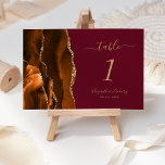Burnt Oranje Gold Agate Burgundy Wedding Kaart<br><div class="desc">Deze elegante moderne trouwtafel-nummerkaart is voorzien van een verbrande oranje waterverf aan de rand van de afgrond,  die met faux gold glitter is bedekt. De aanpasbare tekst combineert goudkleurige handteksten,  en cursieve en copperplate doopvonten op een woedende achtergrond. Een ideale kleurencombinatie voor een valbruiloft.</div>