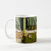 BUS BEGRAAFPLAATS KOFFIEBEEKER MOK (Links)