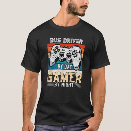 Bus driver by day gamer by night video gaming fans t-shirt (Voorkant)