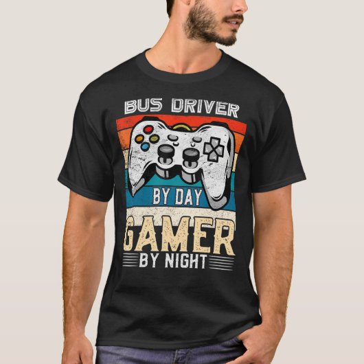 Bus driver by day gamer by night video gaming fans t-shirt (Voorkant)