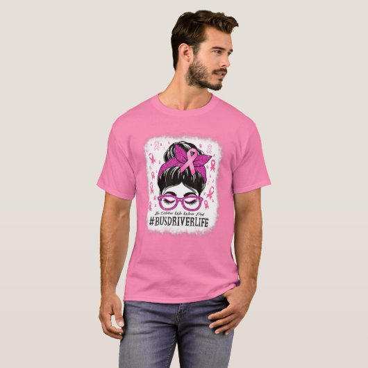 Buschauffeur in oktober Draag roze borstkanker A T-shirt (Voorkant volledig)