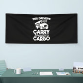 Buschauffeurs dragen een kostbare lading spandoek (Beurs)