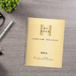 Business logo goud elegante naam script 2025 planner<br><div class="desc">Een stijlvolle,  klassieke faux goud uitziende achtergrond. Personaliseer en voeg uw bedrijf,  bedrijf logo,  een tekst,  jaar en persoonlijke naam. Zwarte letters. Als u het zonder tekst wilt,  gebruikt u uw back-space-sleutel om te verwijderen.</div>