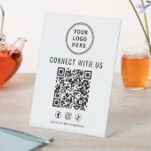 Business Logo QR Code Tabletop Reclamebord Met Voetstuk (Insitu)