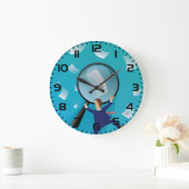 Businessman Giant Magnifying Glass Flying Papers Grote Klok (Huis)