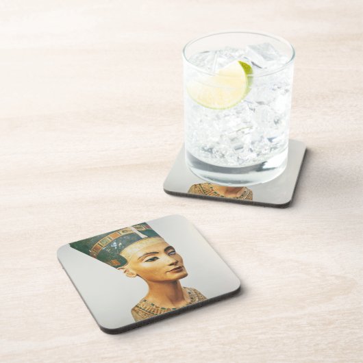 Bust van koningin Nefertiti uit de studio van de S Onderzetter (Rechterzijde)