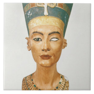 Bust van Koningin Nefertiti, voorste uitzicht, uit Tegeltje