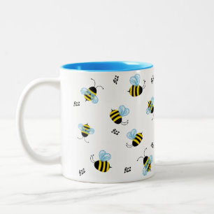 Busy Buzzing Bees Flying Garden Bugs Tweekleurige Koffiemok