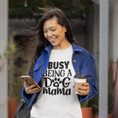 Busy is een hondenmoeder t-shirt