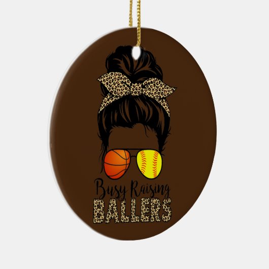 Busy Raising Ballers Softball en Basketball Mam Keramisch Ornament (Rechts)