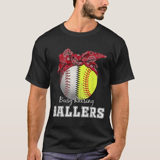 Busy Raising Ballers Softball honkbalmoeder T-shirt (Voorkant)